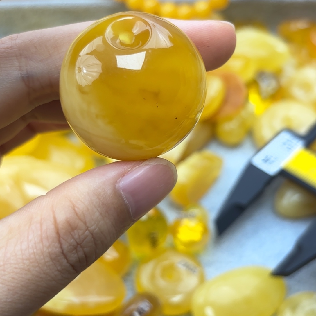 未镶嵌琥珀珠宝奇石