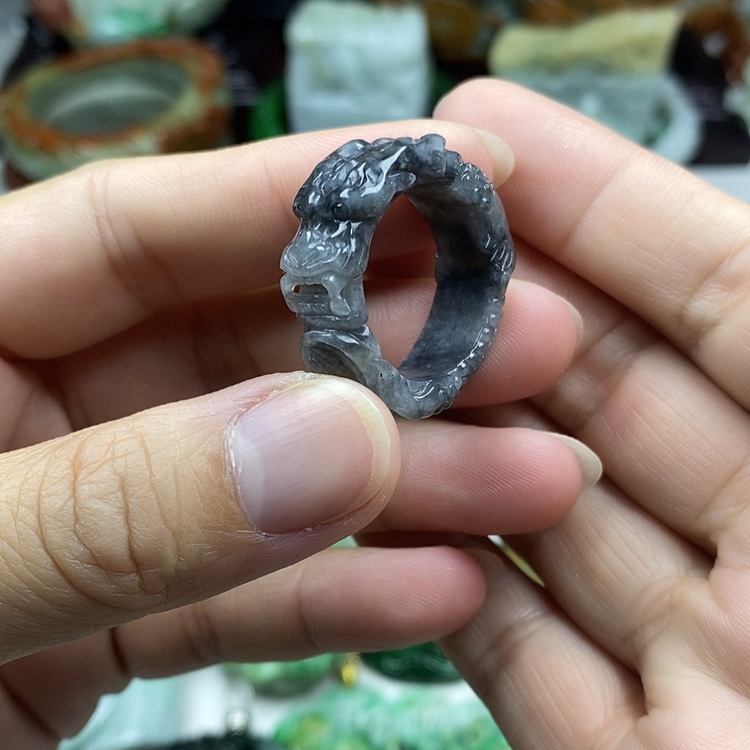 颈饰未镶嵌翡翠龙戒