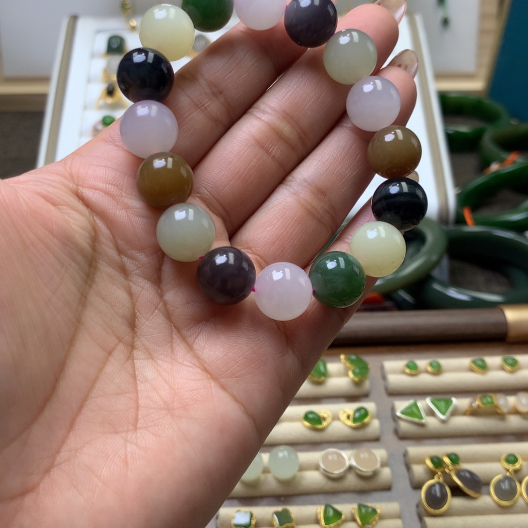 和田玉耳饰未镶嵌