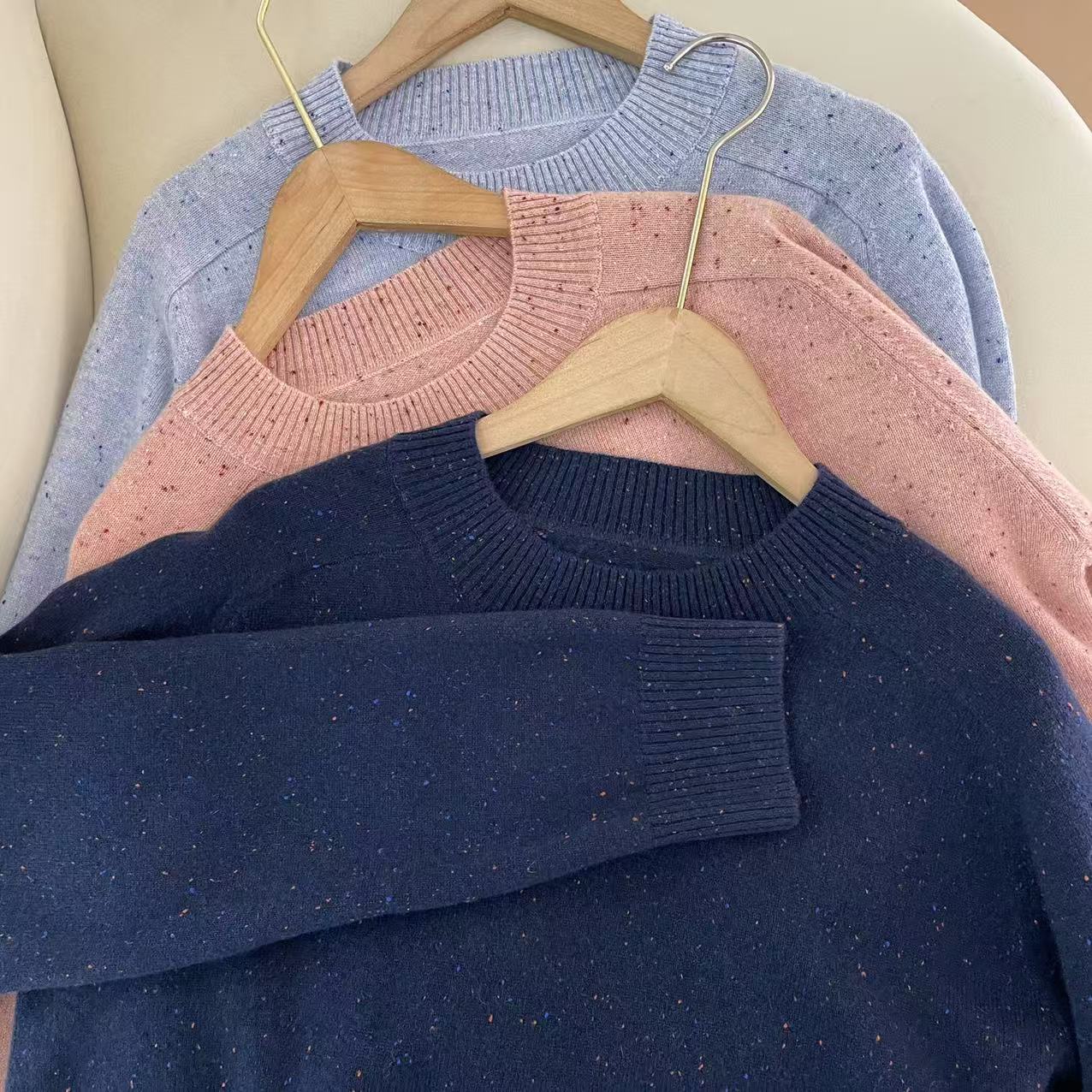 康赛妮点子纱100纯山羊绒圆领马鞍肩针织长袖套头打底衫