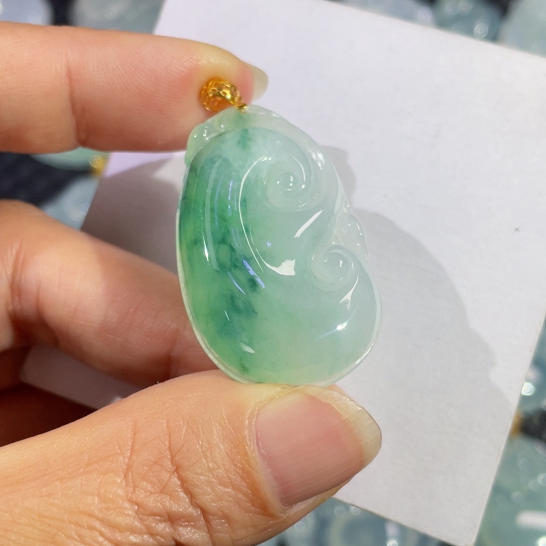 翡翠颈饰18K金镶嵌如意