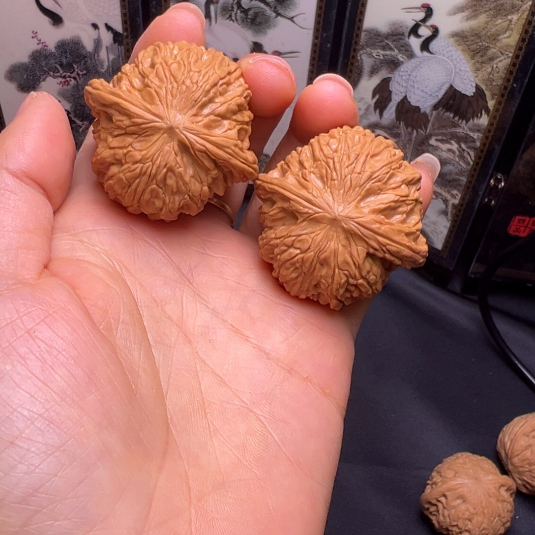 文玩核桃吊坠41尺磨盘狮子头