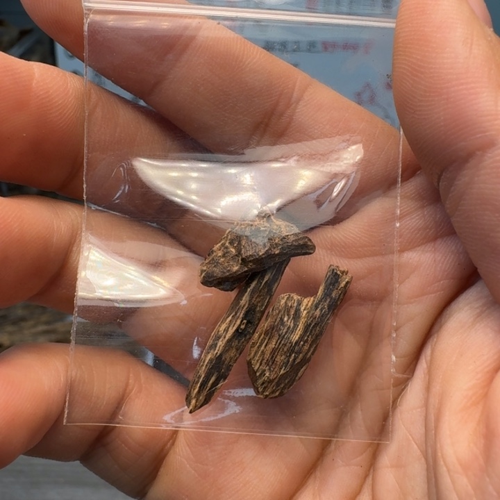 和***尘柬埔寨沉水小树心油0.9克