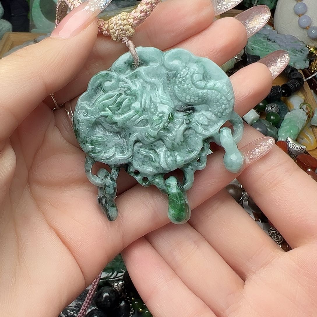 翡翠吊坠(赠链)未镶嵌吊坠