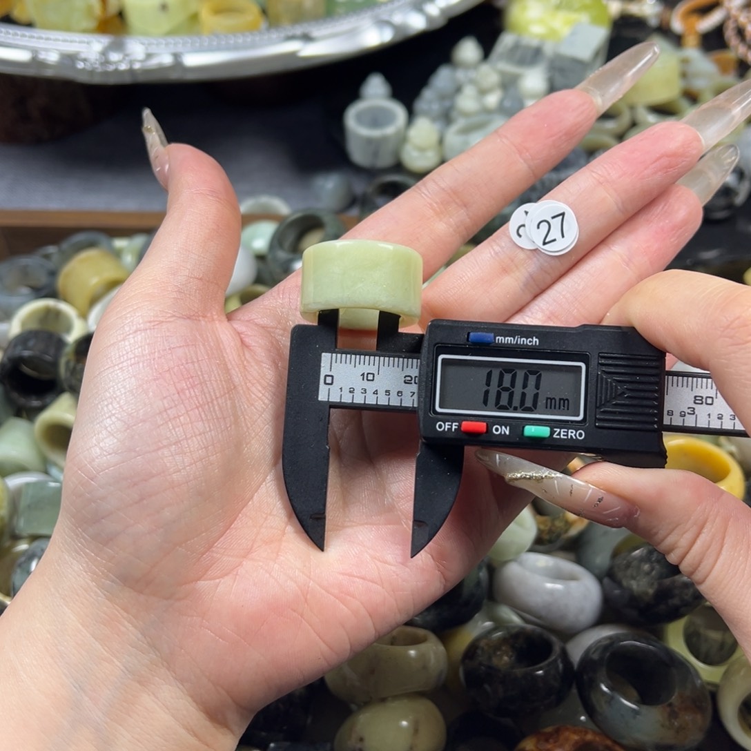 蛇纹石玉未镶嵌戒指