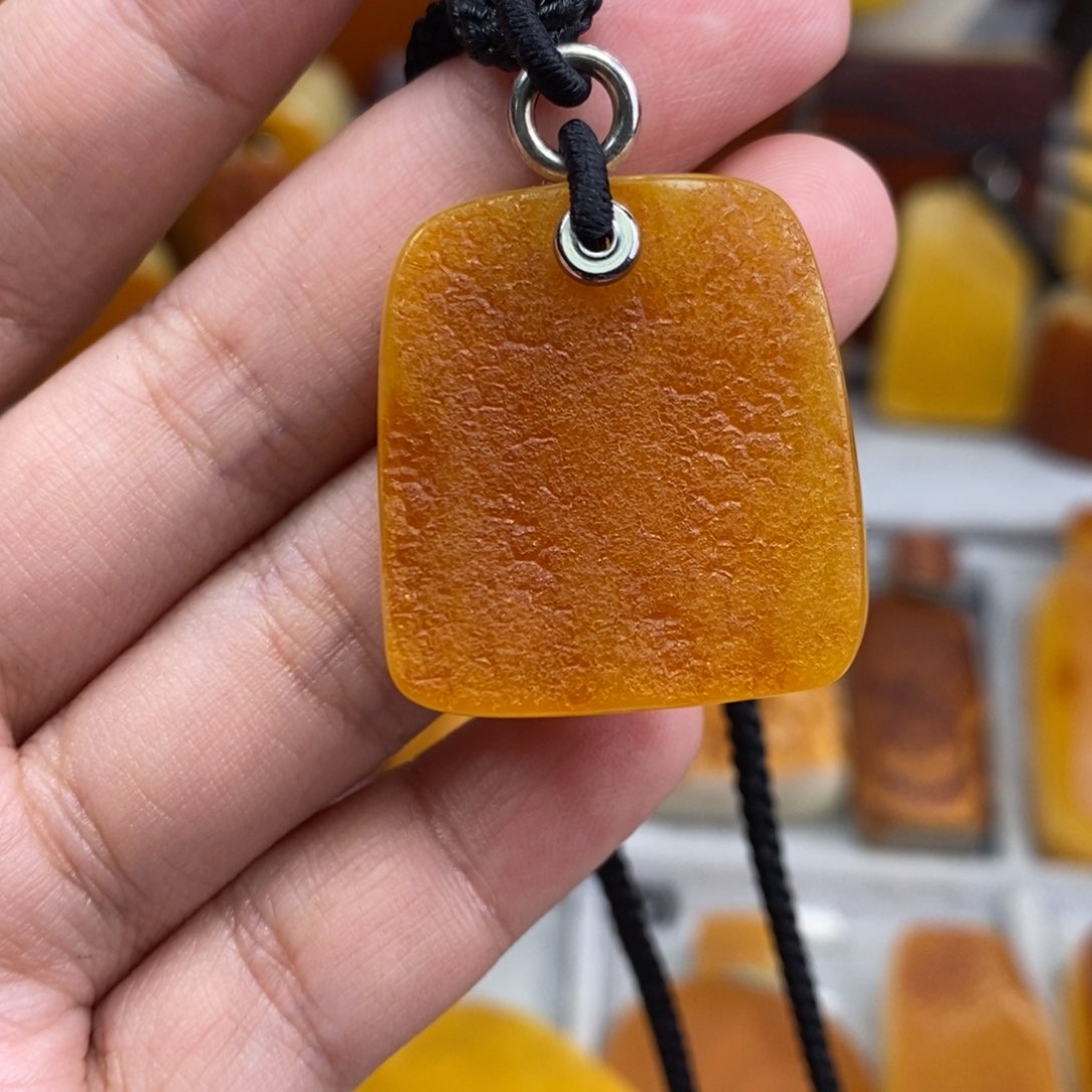 琥珀吊坠(赠链)未镶嵌