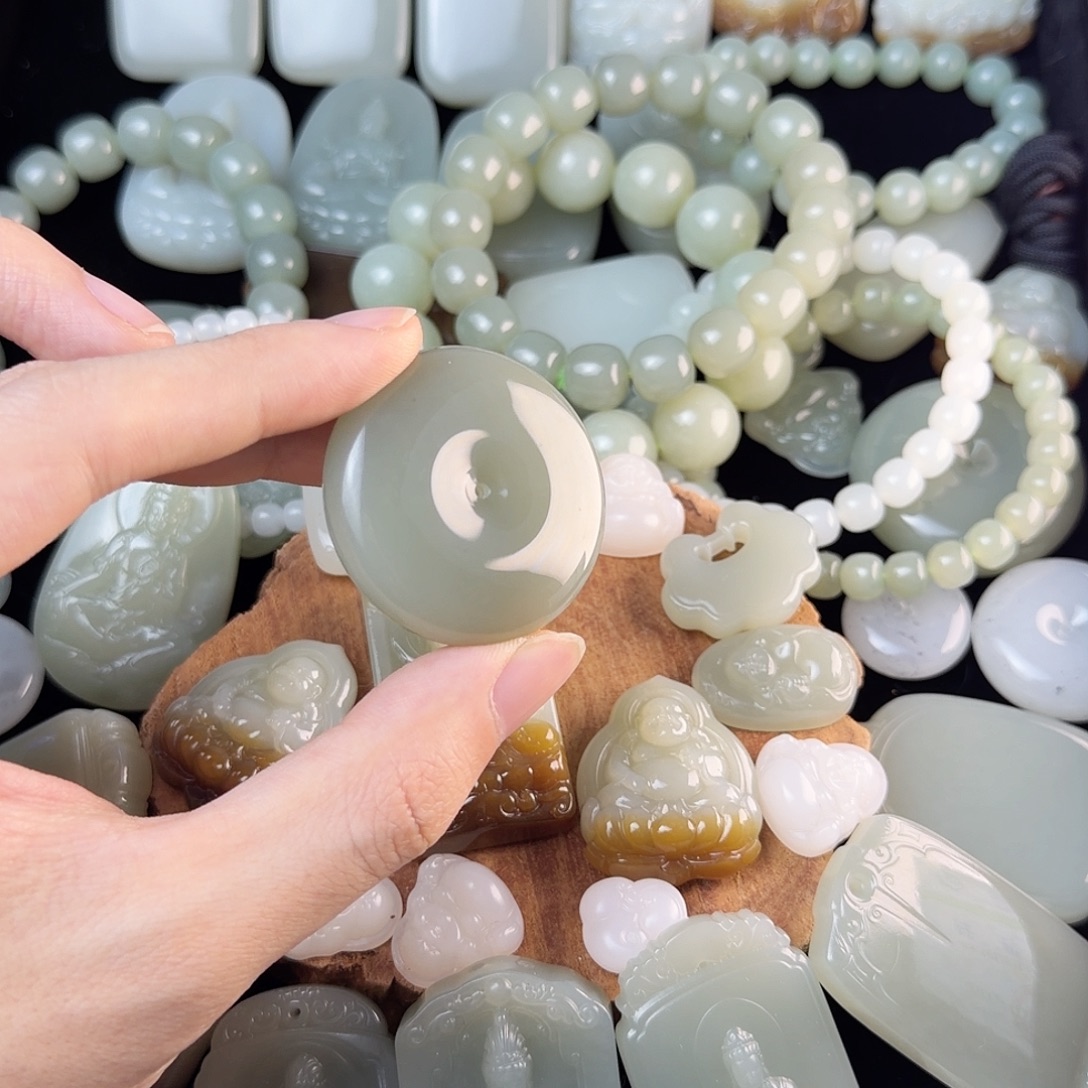 和田玉未镶嵌颈饰