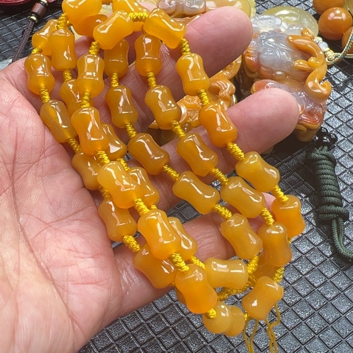 石英质玉（黄龙玉）颈饰未镶嵌