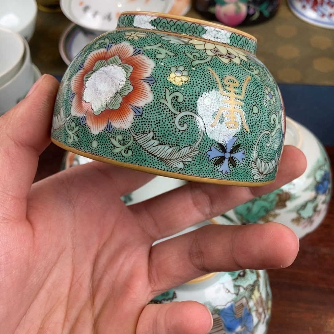 昵***置陶瓷陶瓷艺术家的设计风格