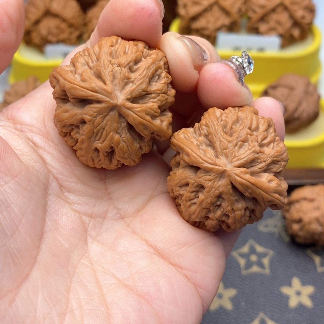 文玩核桃把件681号35粗筋