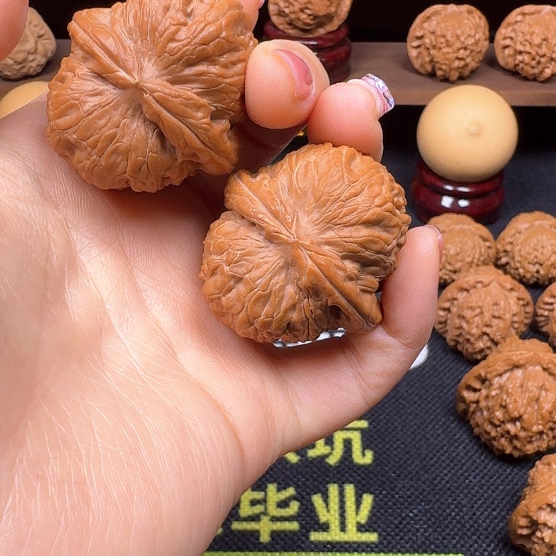 文玩核桃吊坠40元宝