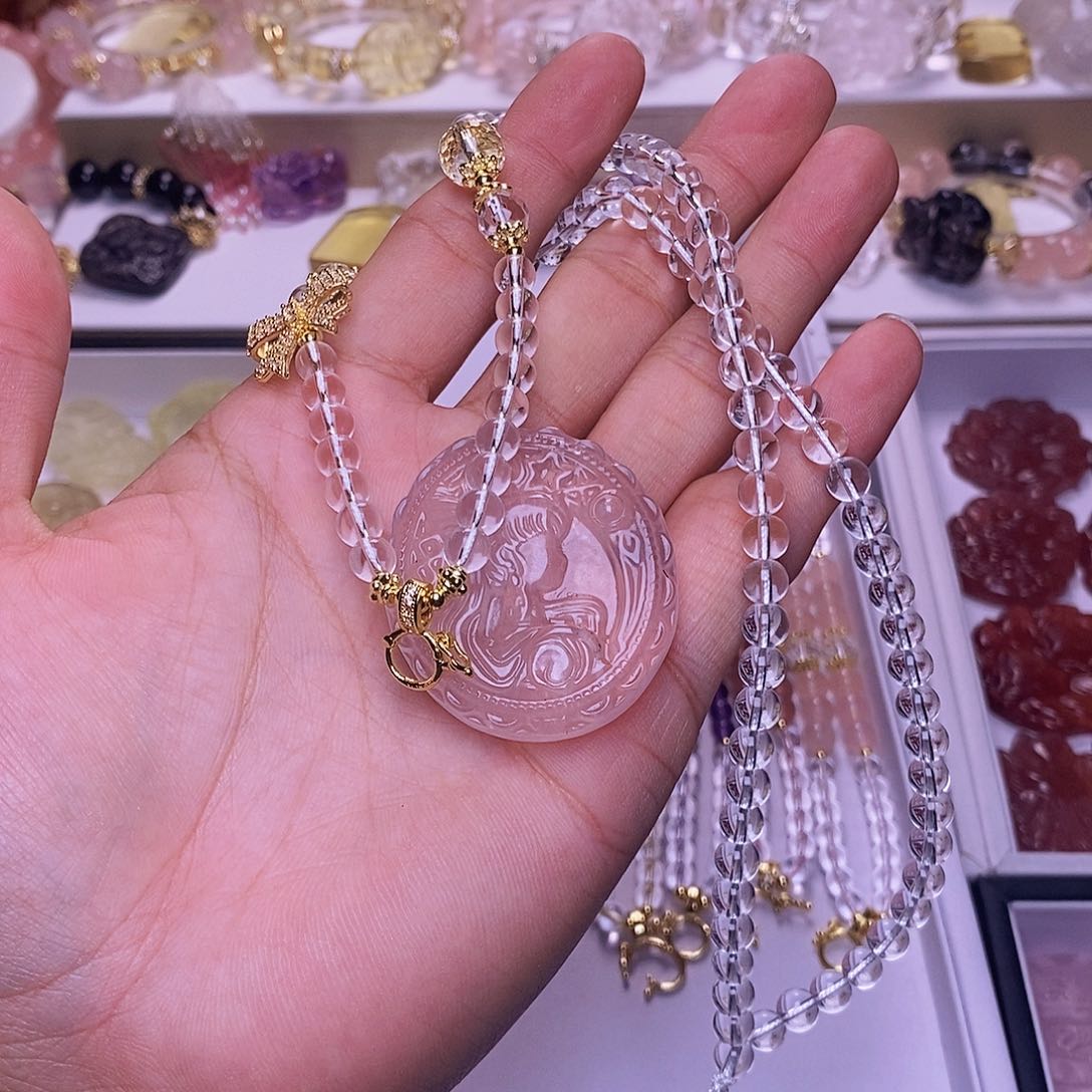 水晶颈饰未镶嵌大*?粉水晶美少女吊坠 送链子
