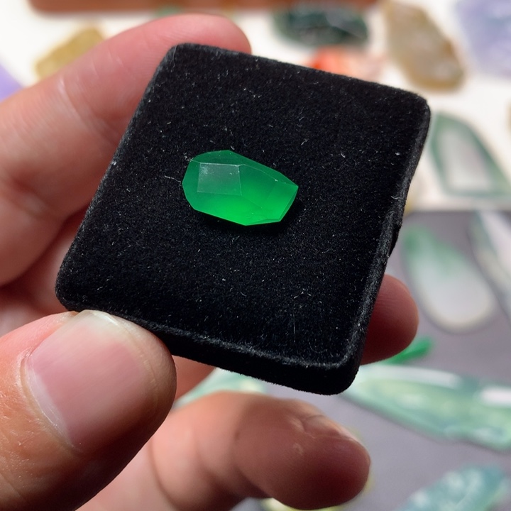 杨***立定制翡翠未镶嵌定制