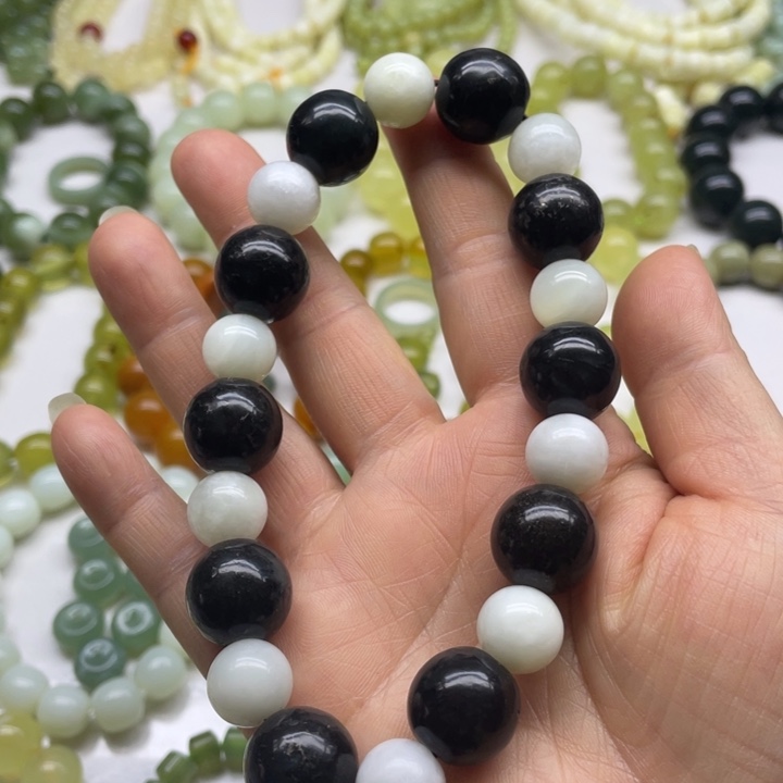 蛇纹石玉手持未镶嵌