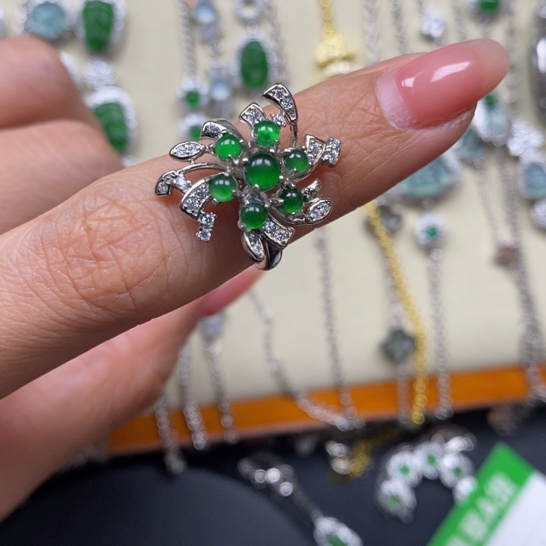 翡翠颈饰未镶嵌翡翠