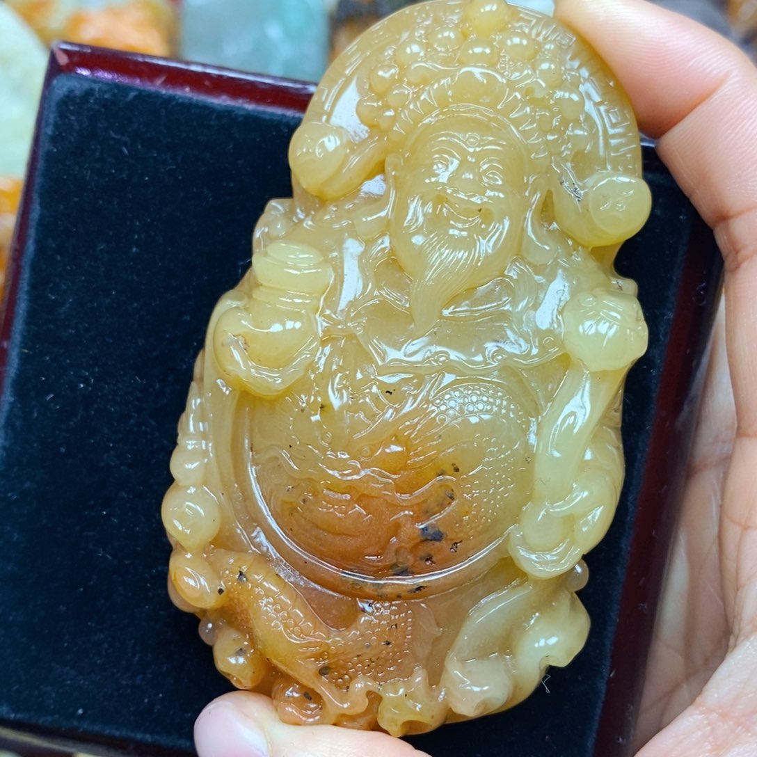 石英质玉（黄龙玉）未镶嵌颈饰