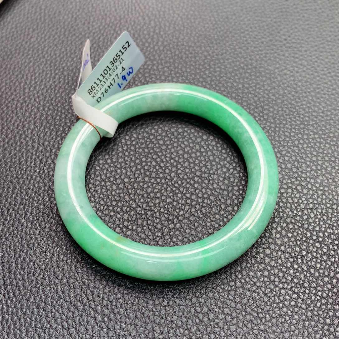 翡翠手镯未镶嵌缅甸