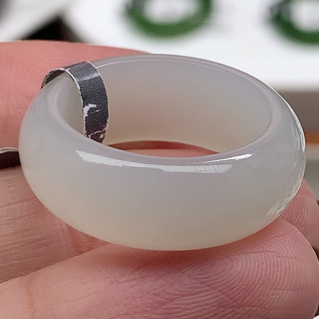 未镶嵌戒指和田玉