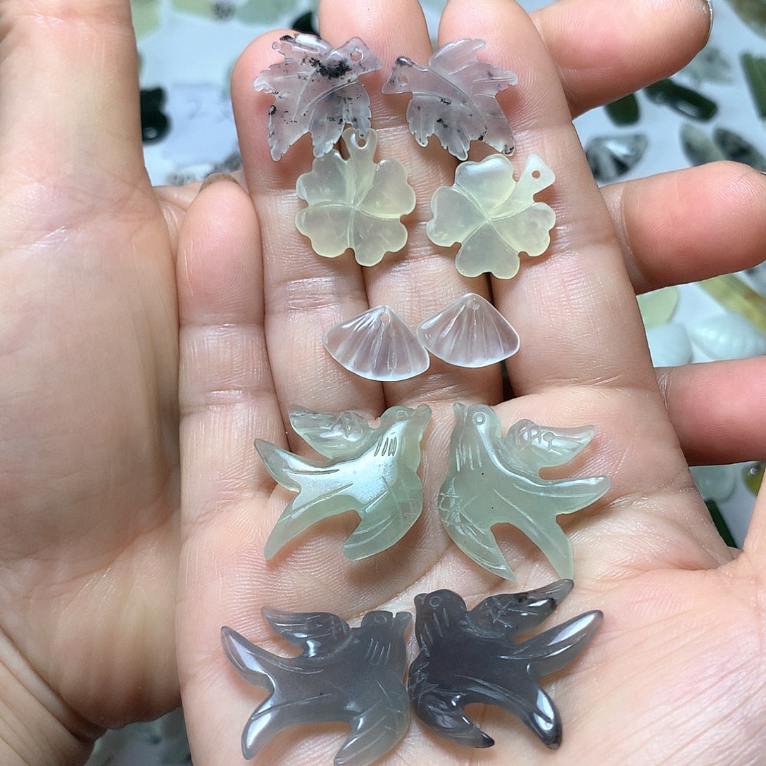 好****蛇纹石玉未镶嵌耳环随机发一个