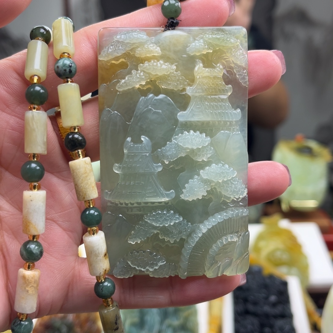 蛇纹石玉未镶嵌颈饰挂件