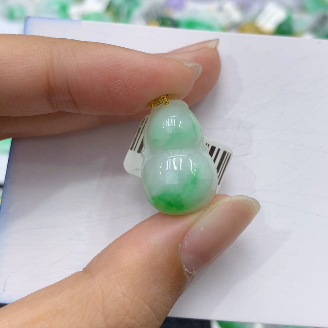 颈饰18K金镶嵌翡翠