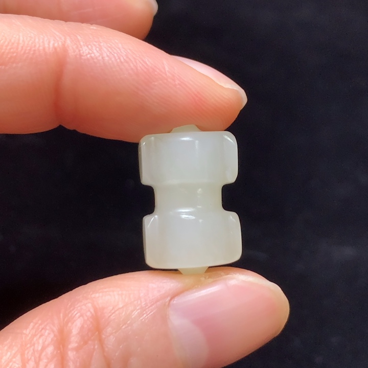 和田玉颈饰未镶嵌钱**易