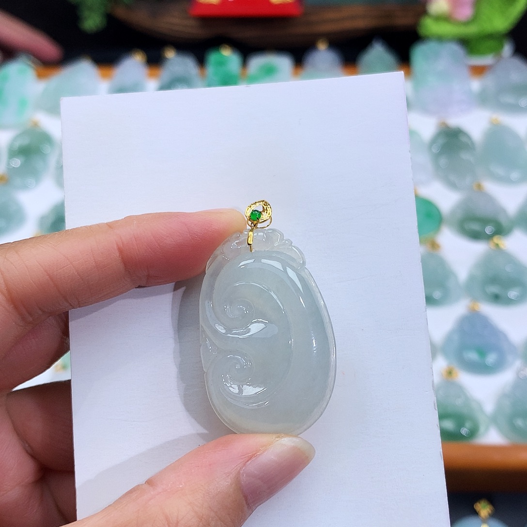 翡翠18K金镶嵌颈饰翡翠吊坠