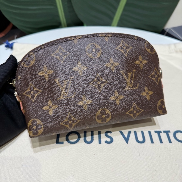 95新 LouisVuitton/路易威登 小号贝壳洗漱化妆包斜挎包 换内里