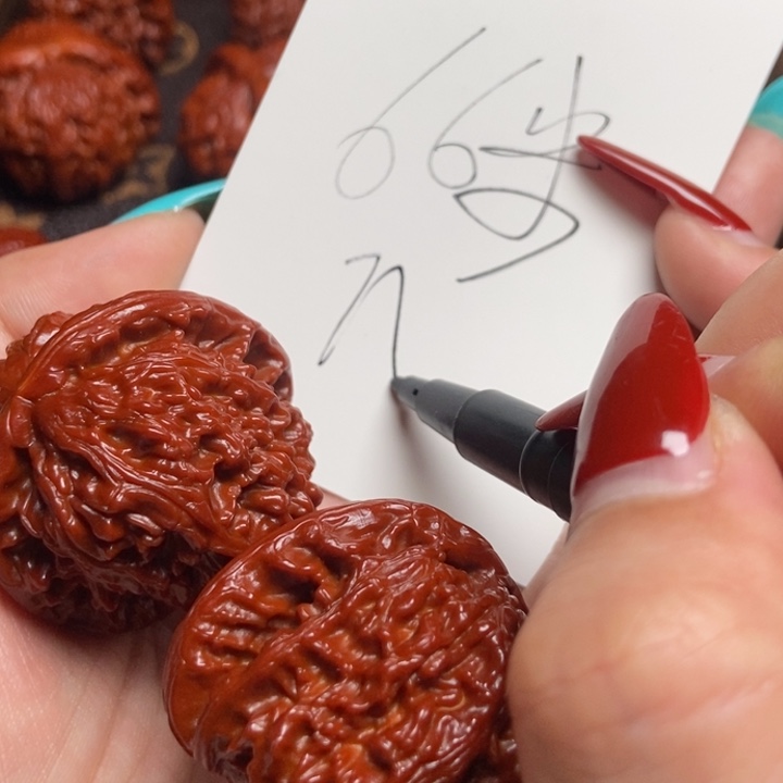 -***-文玩核桃吊坠白狮