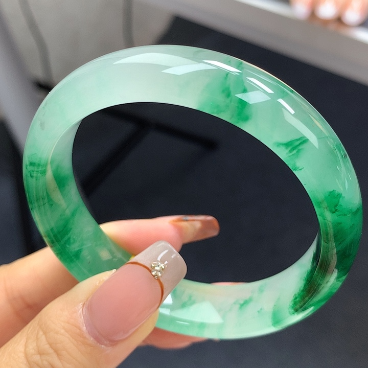 未镶嵌手镯石英质玉