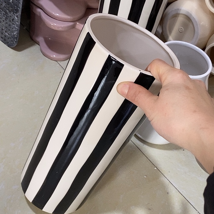 陶盆有孔 瑕疵针孔漏釉介意勿拍外口 13外高30