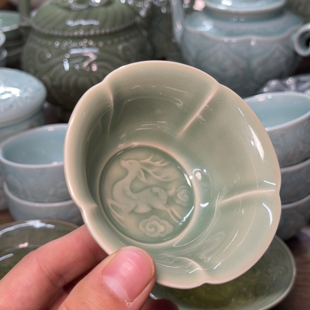 微瑕青釉福禄杯1只