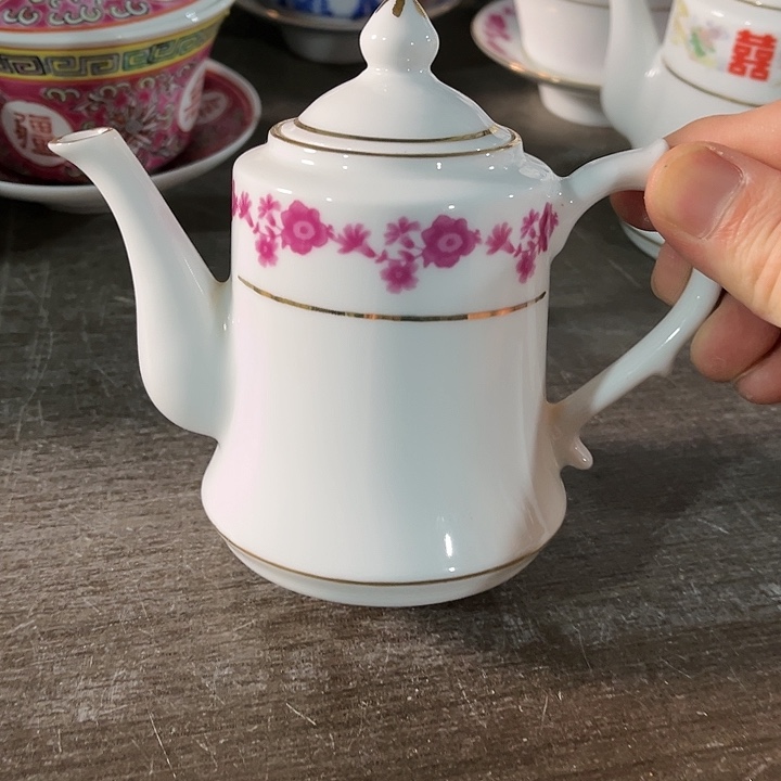 瓷片//////景德镇陶瓷茶壶。