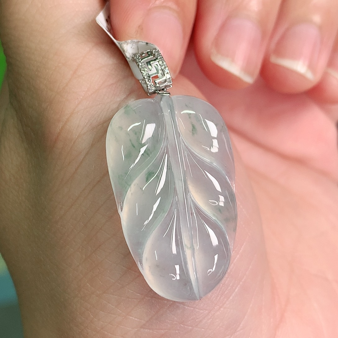 翡翠颈饰18K金镶嵌高冰飘绿叶子