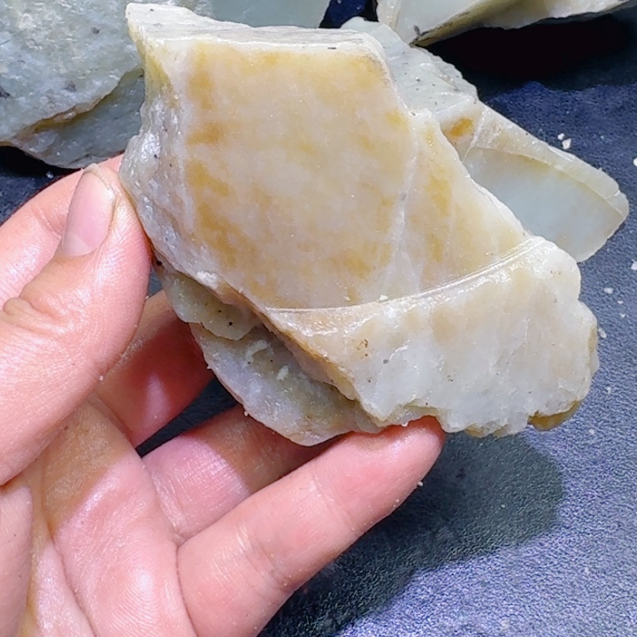 和田玉未镶嵌珠宝半成品