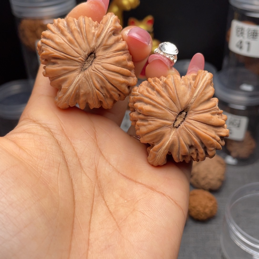 文玩核桃把件d*d全品楼子