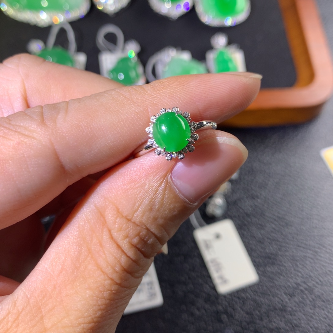 不***二翡翠18K金镶嵌戒指翡翠