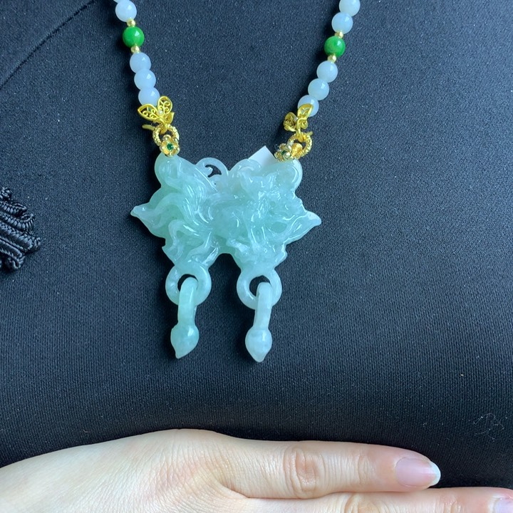 翡翠颈饰未镶嵌翡翠