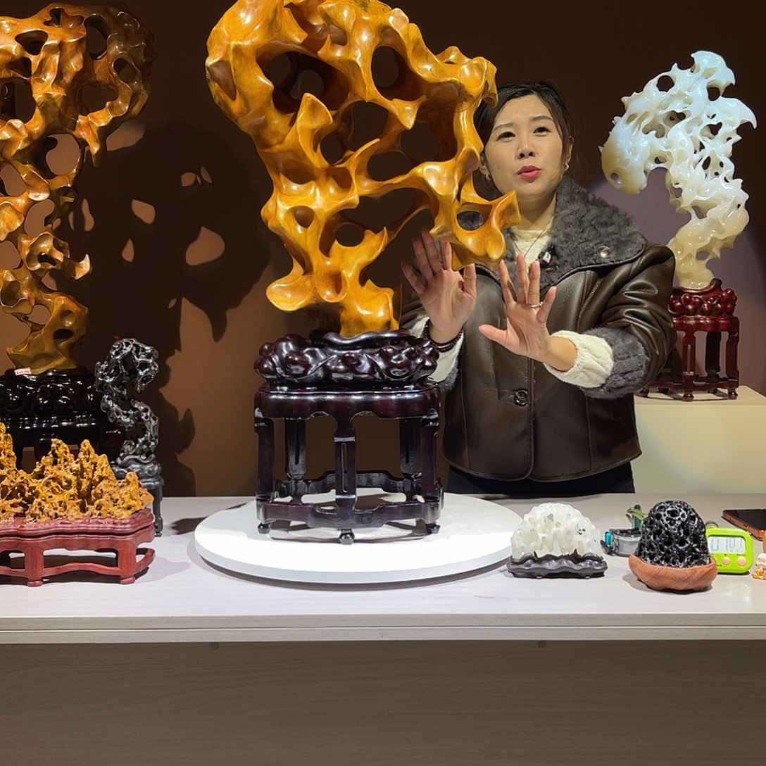 通***亮太湖石摆件，高86宽40