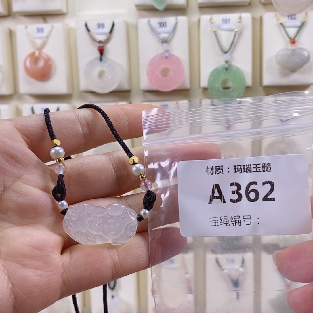e***主玛瑙/玉髓未镶嵌颈饰