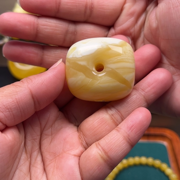 琥珀未镶嵌珠宝奇石M208号瓷白妖花藏扣