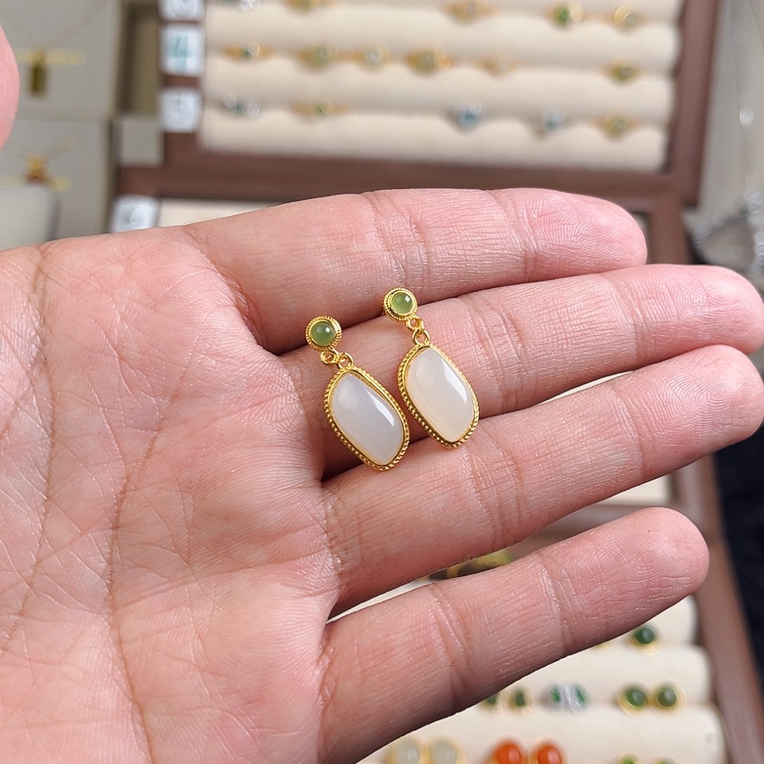 和田玉耳饰银S925镶嵌米***举白玉耳坠