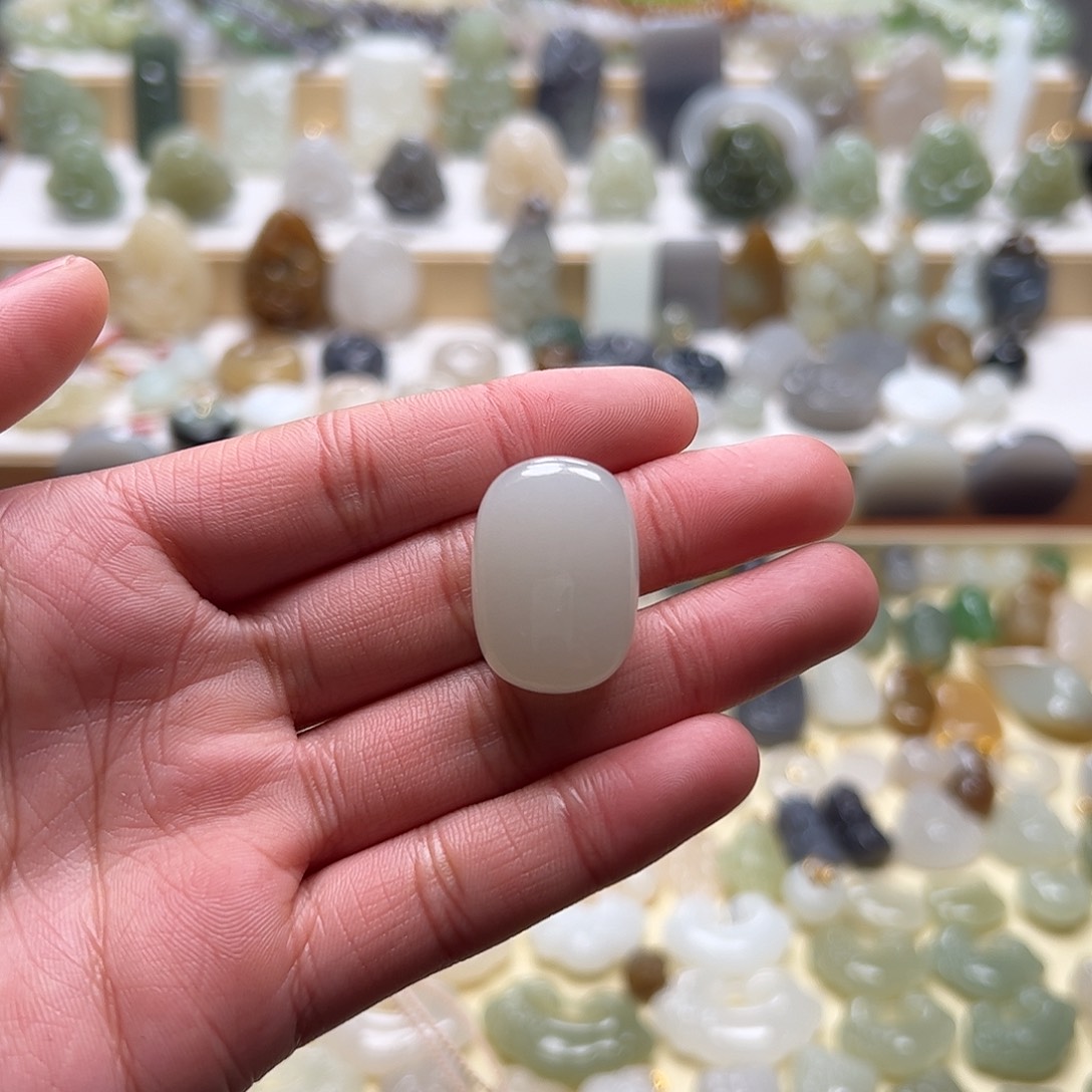 和田玉吊坠(赠链)未镶嵌莎*