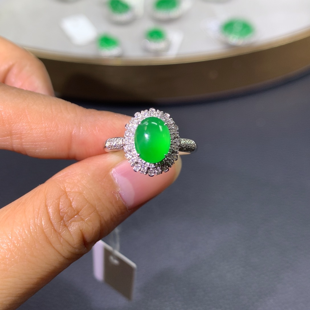 翡翠戒指18K金镶嵌翡翠