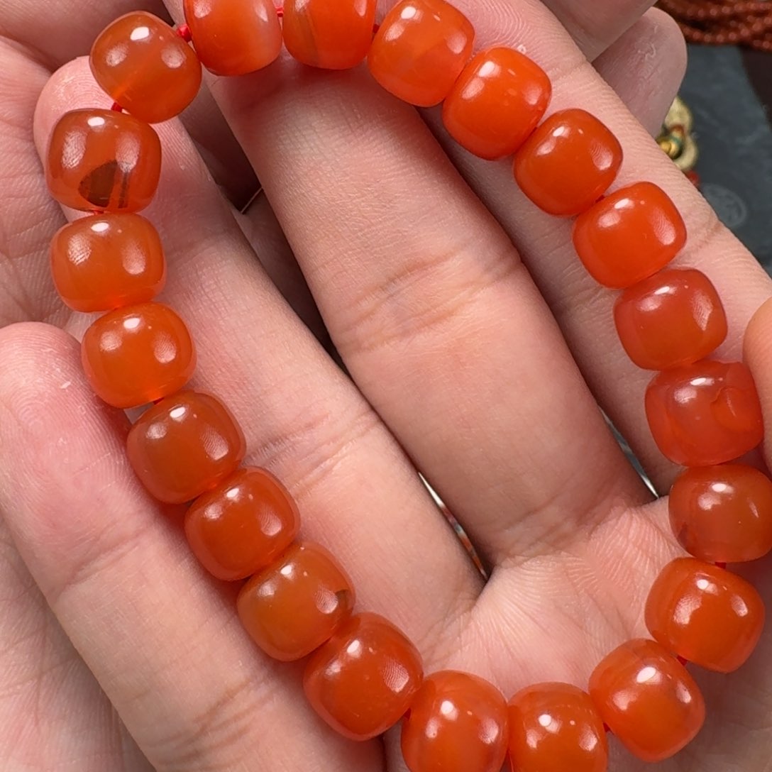 南红玛瑙樱桃红老型手串10mm,入门级未镶嵌