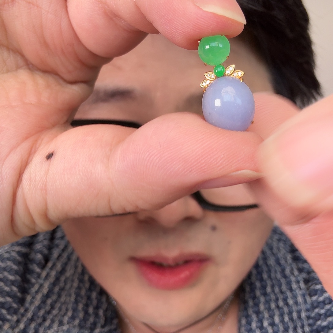翡翠18K金镶嵌颈饰一件