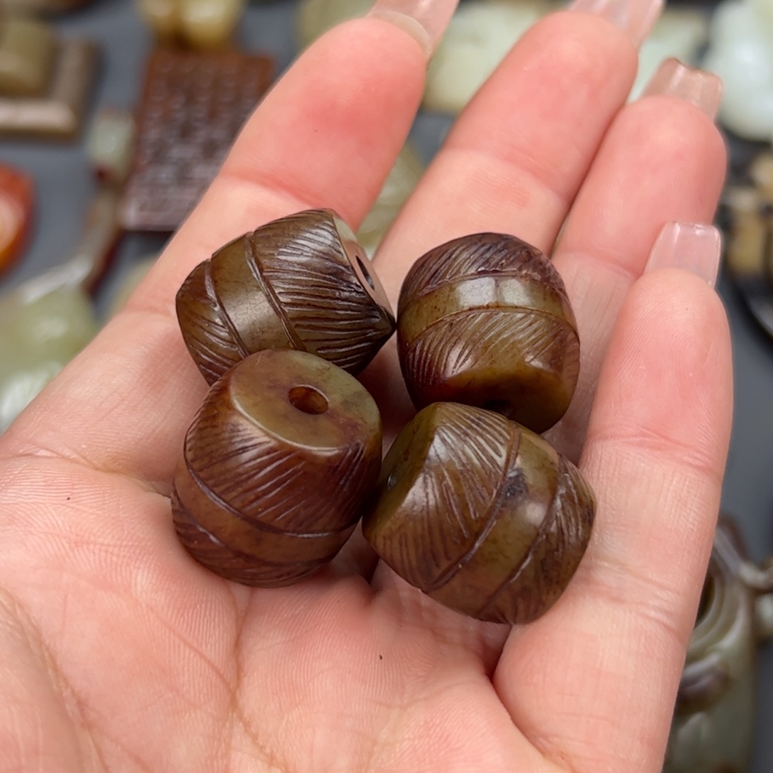 和田玉（糖玉）颈饰未镶嵌