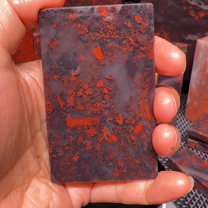 砖雕桂林鸡血玉工艺品