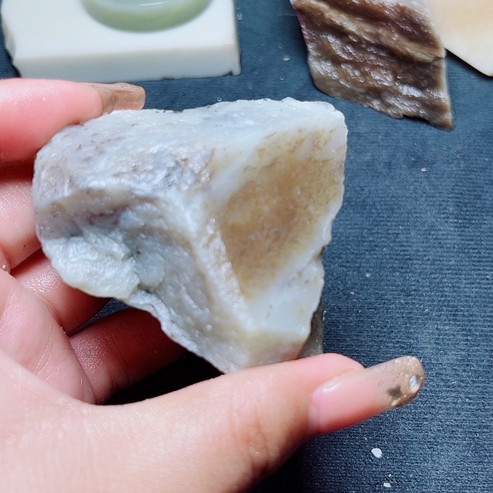 和田玉（糖玉）未镶嵌珠宝奇石