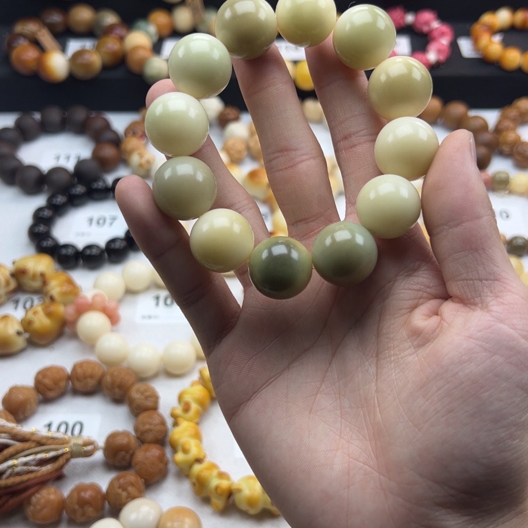 白玉菩提吊坠微瑕